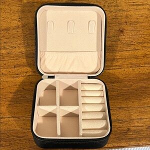 Black and Cream Jewelry Organizer